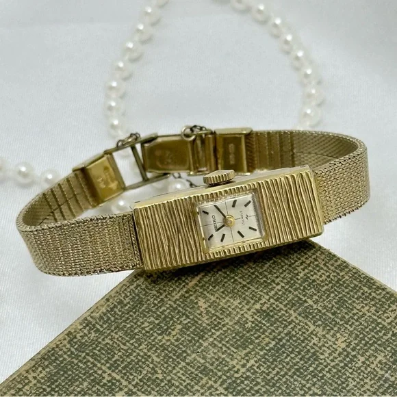 Slender Gold Vintage Seiko Wind-Up Watch - Picture 5 of 8